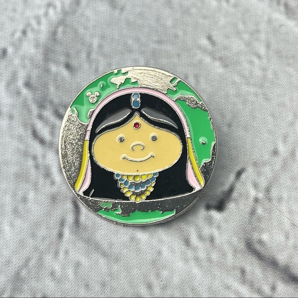 5/25$ 🏰 Disney It's A Small World Indian Girl - Picture 4 of 6